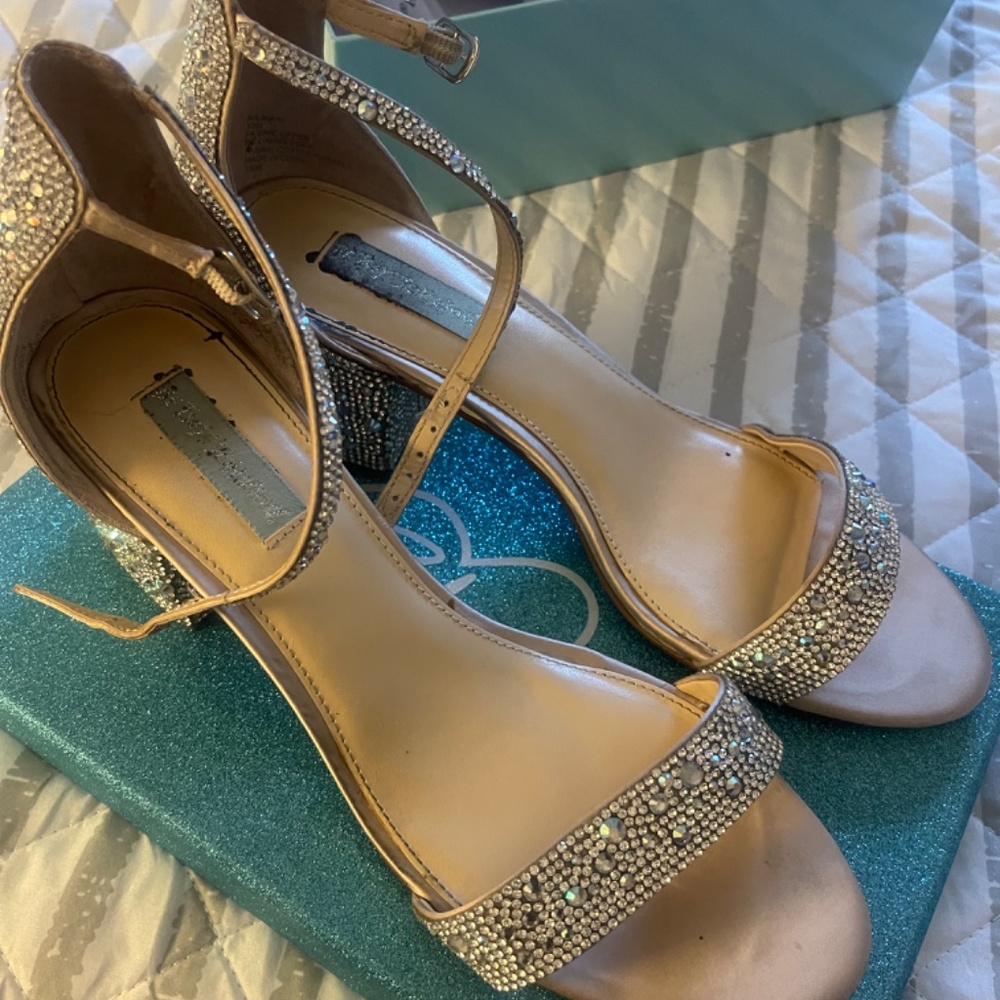 Shoes - Picture 2 of 3